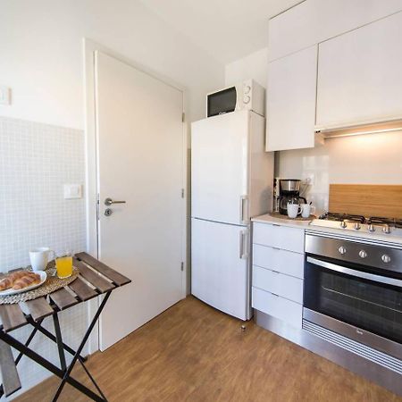 Comfortable Apartment In Campo Pequeno Lisbon Exterior photo